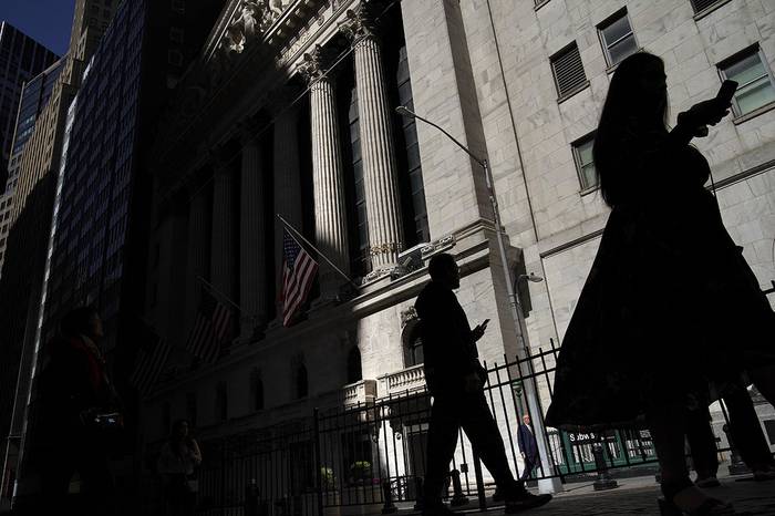 Bolsa de Nueva York, ayer, en el distrito financiero.
 · Foto: Drew Angerer, Getty Images, AFP