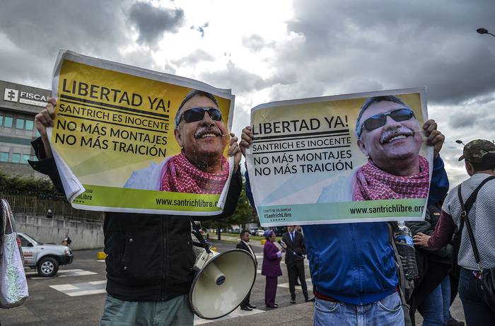 Manifestación en apoyo a Jesús Santrich, ex líder guerrillero de las FARC, ayer, en Bogotá.

 · Foto: Diana Sánchez, AFP
