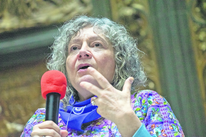 Rita Segato durante la declaración de Visitante Ilustre, en las Jornadas de Debate Feminista. · Foto: Mariana Greif