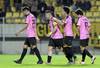 Cristian Rodríguez (c), luego de convertir el gol de Peñarol a Boston River, ayer, en el estadio Campeón del Siglo. · Foto: Sandro Pereyra Cristian Rodríguez (c), luego de convertir el gol de Peñarol a Boston River, ayer, en el estadio Campeón del Siglo. · Foto: Sandro Pereyra