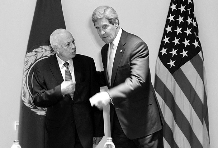 Nabil al Arabi, secretario general de la Liga Árabe, y John Kerry, secretario de Estado de Estados Unidos, en El Cairo, Egipto, el sábado 13 de setiembre. / Foto: Khaled Elfiqi, Efe