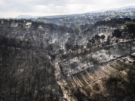 Vista aérea en los alrededores de la aldea de Mati, próxima a Atenas, en Grecia. afp · Foto: Savas Karmaniolas Vista aérea en los alrededores de la aldea de Mati, próxima a Atenas, en Grecia. afp · Foto: Savas Karmaniolas