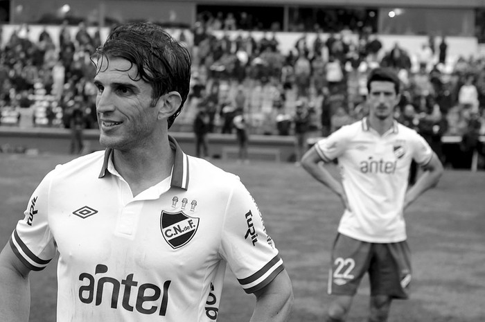 Iván Alonso y Álvaro Fernández, el sábado, tras el partido ante Liverpool, en el Parque Central.  · Foto: Pablo Nogueira