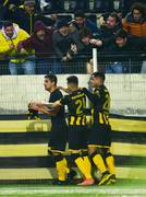 Lucas Viatri, Darwin Núñez y Gabriel Fernández, tras el tercer gol de Peñarol ante Cerro, en el estadio Campeón del Siglo.