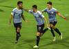 Diego Rossi, Juan Ignacio Ramírez y Facundo Waller, tras el gol de Rossi a Paraguay, en el estadio Centenario de Armenia, Colombia. · Foto: Juan Barreto, AFP Diego Rossi, Juan Ignacio Ramírez y Facundo Waller, tras el gol de Rossi a Paraguay, en el estadio Centenario de Armenia, Colombia. · Foto: Juan Barreto, AFP