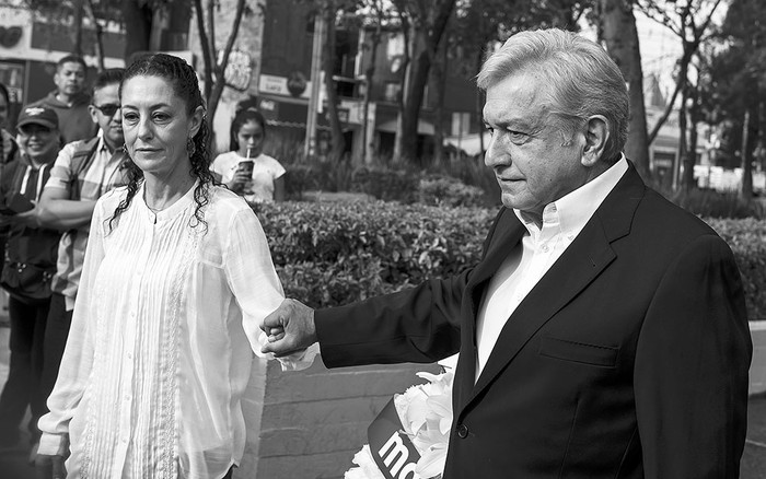Claudia Sheinbaum, candidata al gobierno de la Ciudad de México y Andrés Manuel López Obrador, candidato presidencial por el Movimiento Regeneración Nacional, ayer, en Ciudad de México. Foto: Omar Torres, AFP