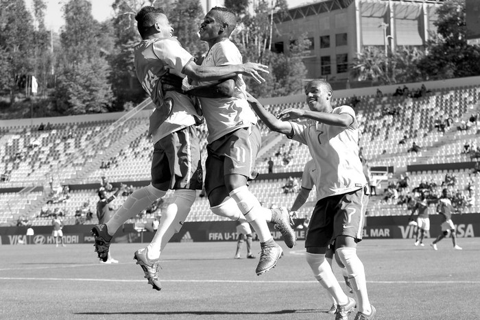 Lincoln, de Brasil, celebra su gol a Guinea en Viña del Mar, el 23 de octubre de 2015. Foto: Marcelo Hernández. Afp/Photosport Lincoln, de Brasil, celebra su gol a Guinea en Viña del Mar, el 23 de octubre de 2015. Foto: Marcelo Hernández. Afp/Photosport