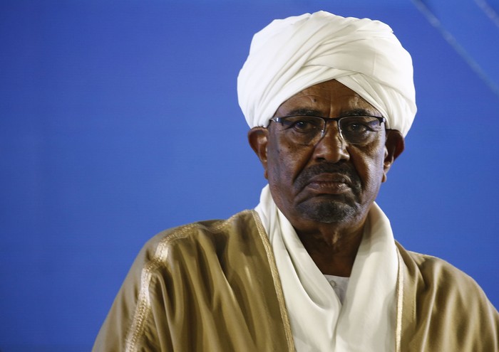 Omar al-Bashir, ex dictador sudanés, el 31 de diciembre de 2018, en el palacio presidencial de la capital, Jartum.
 · Foto: Ashraf Shazly, AFP