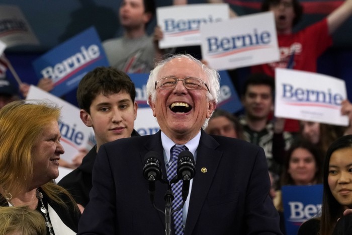 Bernie Sanders, candidato demócrata a la presidencia de Vermont, el martes, en el SNHU Field House en Manchester, New Hampshire.

 · Foto: Timothy A. Clary, AFP