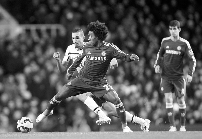 Willian, de Chelsea, durante un partido contra Tottenham Hotspur en White Hart Lane, Londres, Reino Unido. Foto: Kieran Galvin, Efe