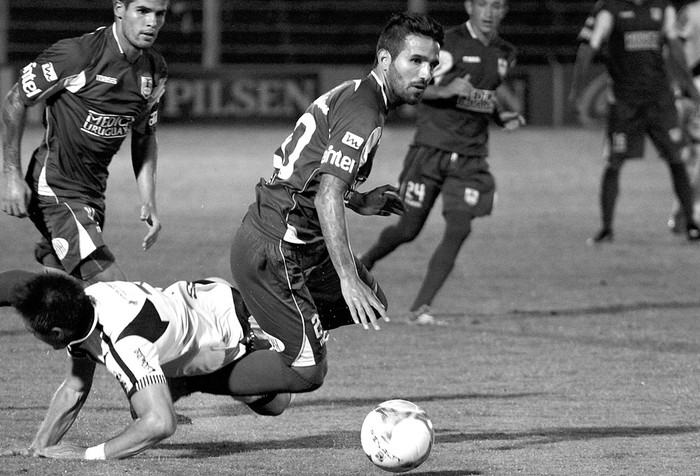 Mathías Cardacio, de Defensor Sporting, en el primer partido de la Copa Suat, ante Danubio. Foto: Agustín Fernández