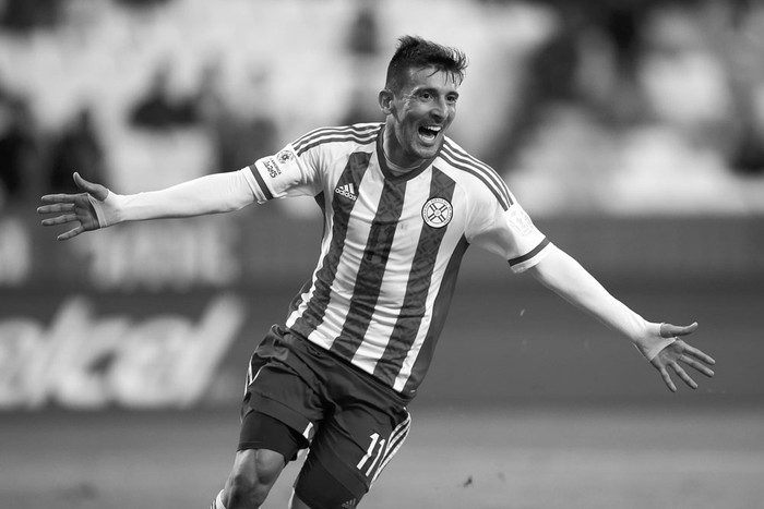 Édgar Benítez, de la selección de Paraguay, festeja el gol a Jamaica, ayer, en el Estadio Regional Calvo y Bascuñán de Antofagasta, Chile.Foto: Osvaldo Villarroel, Efe