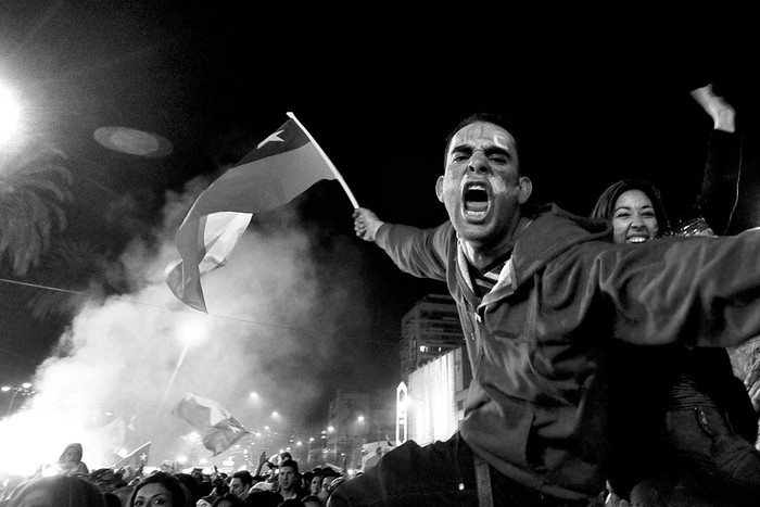 Festejos de la Copa América 2015, el sábado, en la plaza Italia en Valparaíso, Chile. Foto: Martín Contreras, Efe