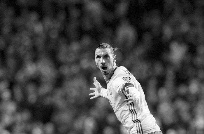El jugador de Suecia Zlatan Ibrahimovic festeja un gol ante Dinamarca, ayer, en Copenhague, Dinamarca. Foto: Jonathan Nackstrand, AFP