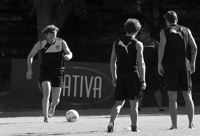 Entrenamiento de Peñarol el lunes 25 de enero en Los Aromos. Foto: Juan Ignacio Mazzoni, Efe