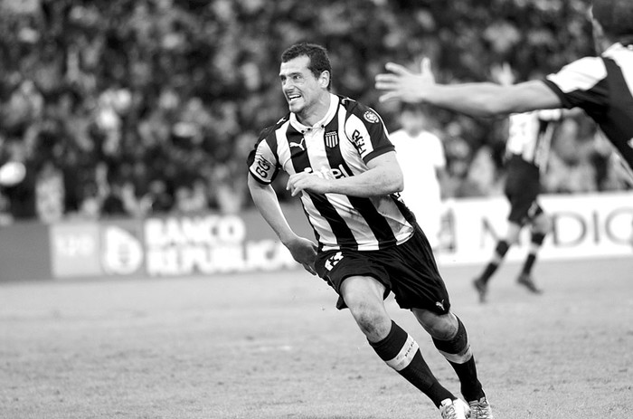 Matías Aguirregaray festeja el primer gol de Peñarol, el domingo, en el Clásico. Foto: Pablo Vignali Matías Aguirregaray festeja el primer gol de Peñarol, el domingo, en el Clásico. Foto: Pablo Vignali