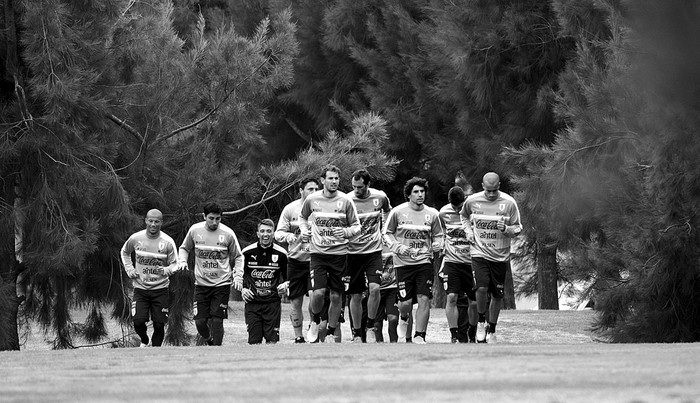 Los jugadores de la selección uruguaya durante un entrenamiento, ayer, en el Complejo Uruguay Celeste. Foto: Pablo Vignali
