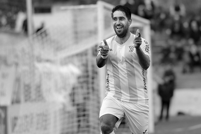 Maureen Franco, de Cerro, festeja el gol a Fénix, ayer en el Parque Capurro. Foto: Pablo Vignali