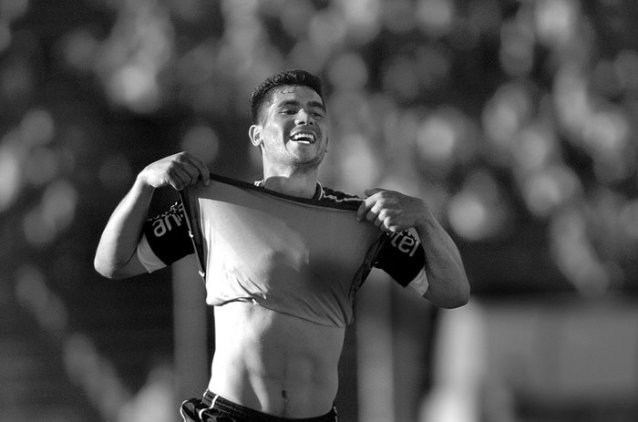 Jonathan dos Santos festeja el gol de Danubio a Cerro, ayer, en el Tróccoli. Foto: Iván Franco