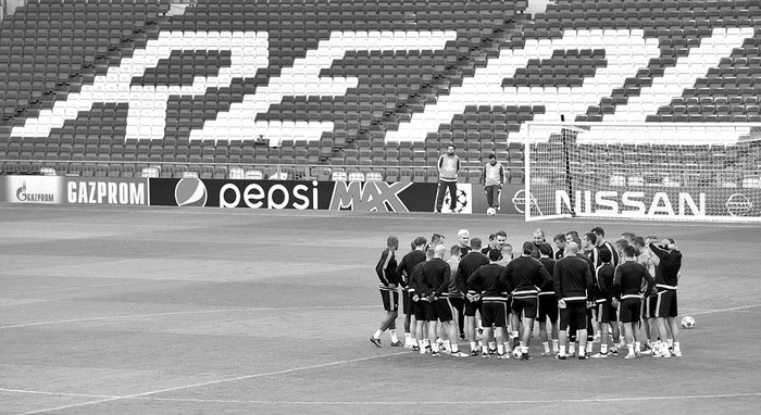Los jugadores de Legia Warszawa, ayer, durante un entrenamiento en el Santiago Bernabéu de Madrid. Foto: Gérard Julien, AFP