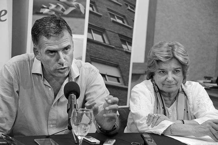 Yamandú Orsi y Eneida de León, ayer, en Canelones. Foto: Álvaro Salas, Presidencia