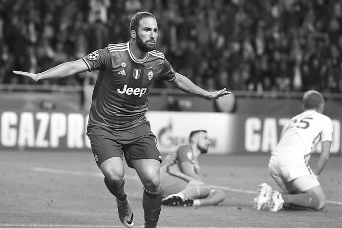 Gonzalo Higuain, festeja un gol de Juventus a Mónaco, ayer, en el estadio Louis II, en Mónaco. Foto: Pascal Guyot, AFP