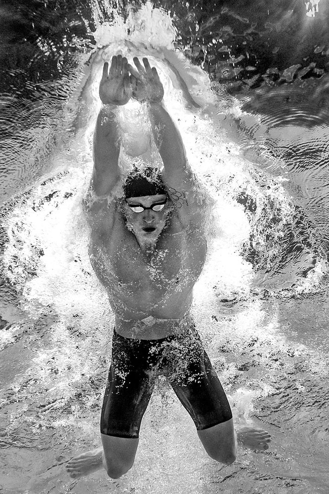 El británico Adam Peaty compite en la semifinal de 50 metros, durante el Campeonato Mundial FINA 2017, ayer, en Budapest, Hungría. Foto: François-Xavier Marit, AFP