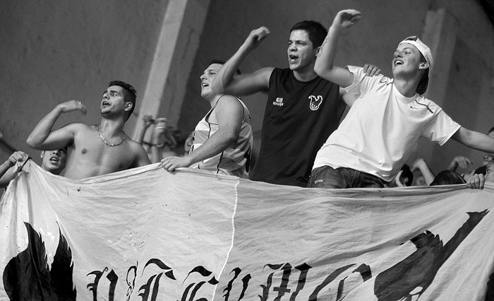 Hinchas de Atenas en el Palacio Peñarol. Foto: Iván Franco (archivo, marzo de 2014)