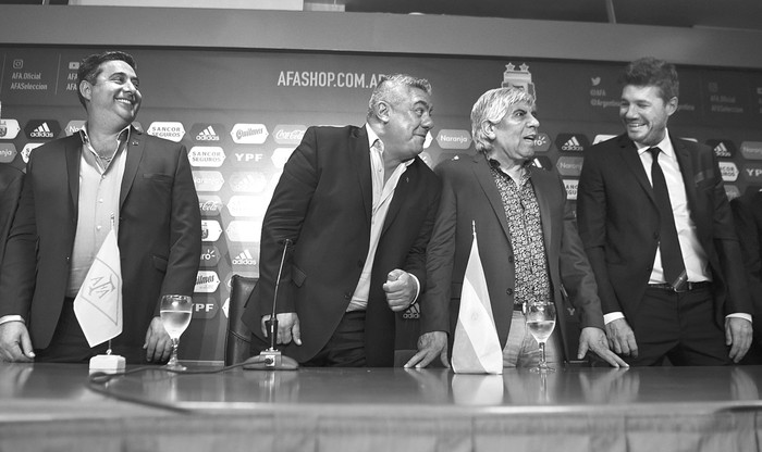 Daniel Angelici, Claudio Tapia, Hugo Moyano y Marcelo Tinelli. * Foto: Eitan Abramovich, AFP (archivo, marzo de 2017)