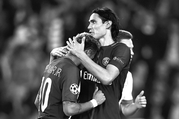 Edinson Cavani y Neymar, de Paris Saint-Germain, durante el partido con Bayern Munich, ayer, en París. Foto: Christophe Simon, AFP