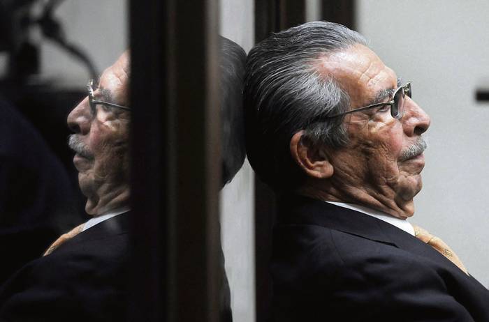 José Efraín Ríos Montt, ex dictador de guatemallteco, durante una audiencia judicial, el 31 de enero de 2013, en Ciudad de Guatemala. Foto: Johan Ordóñez