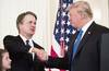 El juez estadounidense Brett Kavanaugh, junto al presidente estadounidense Donald Trump, después de haber sido nominado a la Corte Suprema, el lunes, en la Casa Blanca, en Washington. El juez estadounidense Brett Kavanaugh, junto al presidente estadounidense Donald Trump, después de haber sido nominado a la Corte Suprema, el lunes, en la Casa Blanca, en Washington.