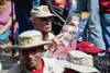 Miembros de la milicia bolivariana y activistas progubernamentales de Venezuela manifiestan su apoyo al presidente venezolano, Nicolás Maduro, ayer, frente al palacio presidencial de Miraflores, en Caracas. Miembros de la milicia bolivariana y activistas progubernamentales de Venezuela manifiestan su apoyo al presidente venezolano, Nicolás Maduro, ayer, frente al palacio presidencial de Miraflores, en Caracas.