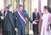 Mario Abdo Benítez (c), nuevo presidente de Paraguay, presenta a su esposa Silvana López al presidente colombiano Iván Duque, ayer, en el palacio presidencial de Asunción. Foto: Daniel Duarte, AFP. Mario Abdo Benítez (c), nuevo presidente de Paraguay, presenta a su esposa Silvana López al presidente colombiano Iván Duque, ayer, en el palacio presidencial de Asunción. Foto: Daniel Duarte, AFP.