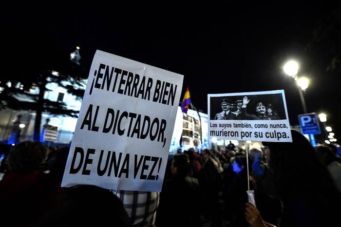 Manifestación #NiValleNiAlmudena, Madrid sin Franco, el 25 de octubre en Madrid.
 · Foto: Óscar del Pozo