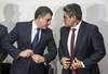 Los fiscales Rafael Vela y José Domingo Pérez, asisten a una conferencia de prensa en Lima, el primero de enero.
Los fiscales Rafael Vela y José Domingo Pérez, asisten a una conferencia de prensa en Lima, el primero de enero.