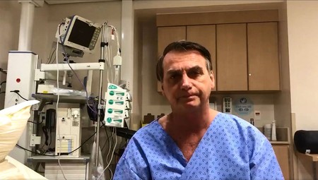 Captura de video en la que aparece Jair Bolsonaro en el hospital Albert Einstein, en San Pablo, Brasil.
Foto: AFP, cuenta de twitter oficial de Jair Bolsonaro
Captura de video en la que aparece Jair Bolsonaro en el hospital Albert Einstein, en San Pablo, Brasil.
Foto: AFP, cuenta de twitter oficial de Jair Bolsonaro