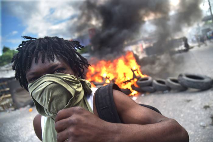 Cuarto día de protestas, el 10 de febrero, en Puerto Príncipe, Haití. · Foto: Héctor Retamal / AFP