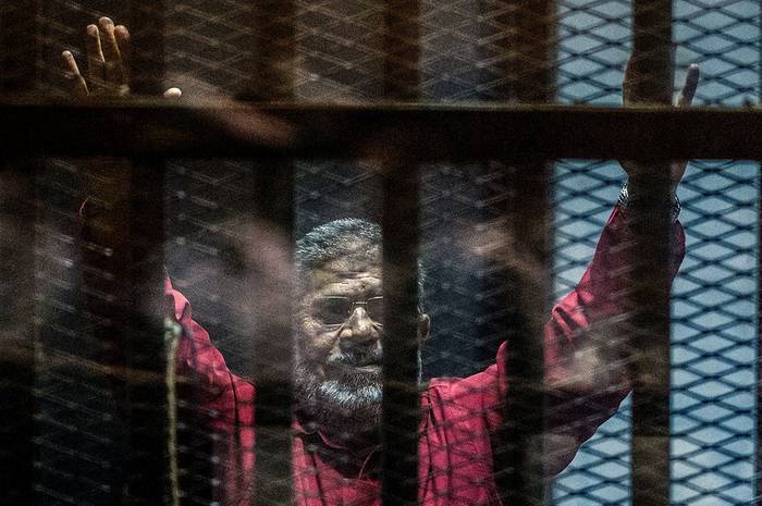 Mohamed Morsi, durante su juicio en El Cairo, en abril de 2016.

 · Foto: Khaled Desouki, AFP