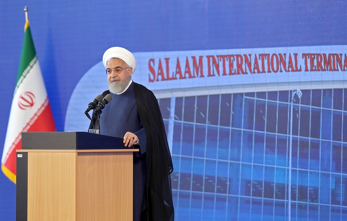 Hassan Rouhan, presidente iraní, ayer, durante la ceremonia de apertura de una nueva terminal en el aeropuerto Imam Khomeini en Teherán.
Foto: Presidencia Iraní, Afp
