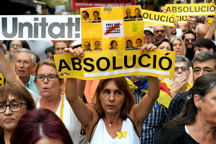 Manifestación por la unidad y la absolución de los líderes separatistas catalanes, ayer, en Barcelona. · Foto: Lluis Gene, AFP