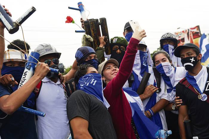 Marcha de estudiantes exigiendo la renuncia del presidente nicaragüense Daniel Ortega y su esposa, la
vicepresidenta Rosario Murillo, en Managua.
 · Foto: Marvin Recinos / AFP