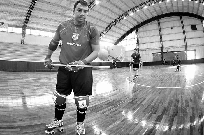 Claudio Maeso, capitán de la selección uruguaya de hockey, el miércoles, en Canelones. · Foto: Dante Fernández