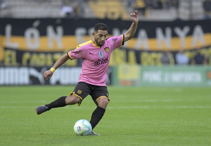 Walter Gargano, durante el partido Peñarol - Boston River por el torneo Clausura, en el estadio Campeón del Siglo. (archivo, octubre de 2019) · Foto: Sandro Pereyra