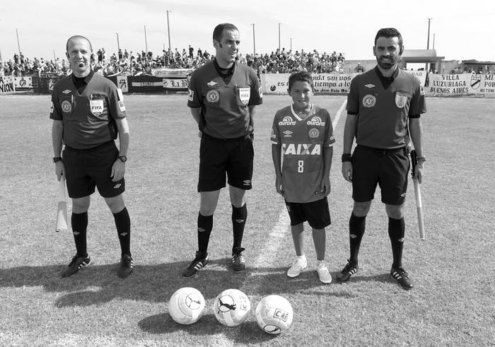 Mauricio Espinoza, Esteban Ojtojich, Erik Ramírez y Martín Soppi, el domingo, en el Parque Capurro. / foto: sandro pereyra