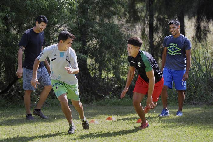 Entrenamiento de jugadores libres en el complejo deportivo de la MUFP.  · Foto: Federico Gutiérrez