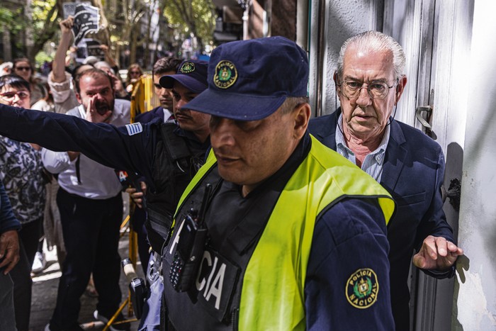 Pablo Carrasco, el 3 de abril, en el Juzgado de Concurso de la calle San José. · Foto: Ernesto Ryan
