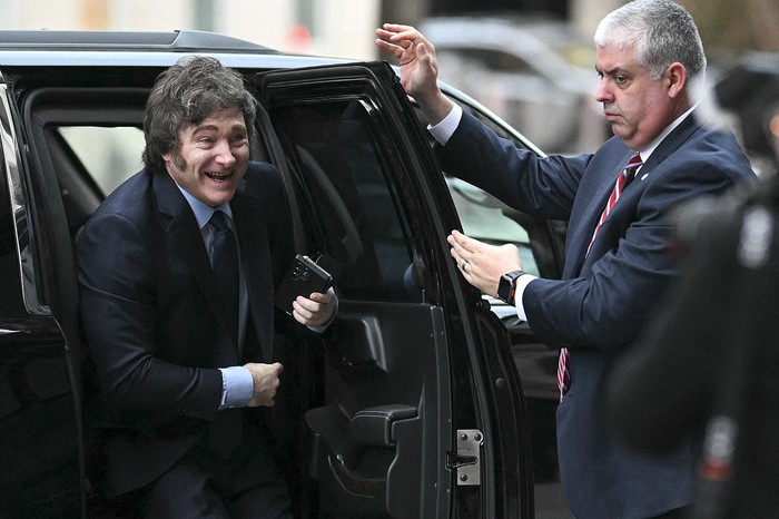 Javier Milei, a su arribo a la sede del Fondo Monetario Internacional, en Washington (archivo, febrero de 2025). · Foto: Mandel Ngan, AFP