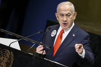 El primer ministro israelí, Benjamin Netanyahu, se dirige a la Asamblea General de las Naciones Unidas. · Foto: Charly Triballeau, AFP