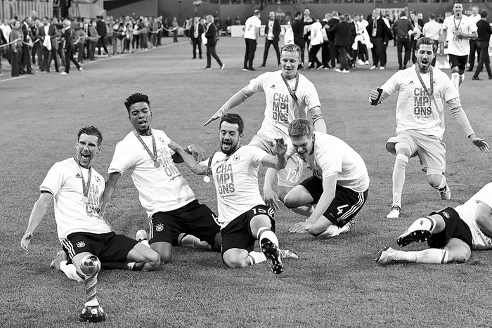 Jugadores de Alemania festejan luego de ganar la final de la Copa Confederaciones, ayer, en San Petersburgo. Foto: Kirill Kudryavtsev, AFP